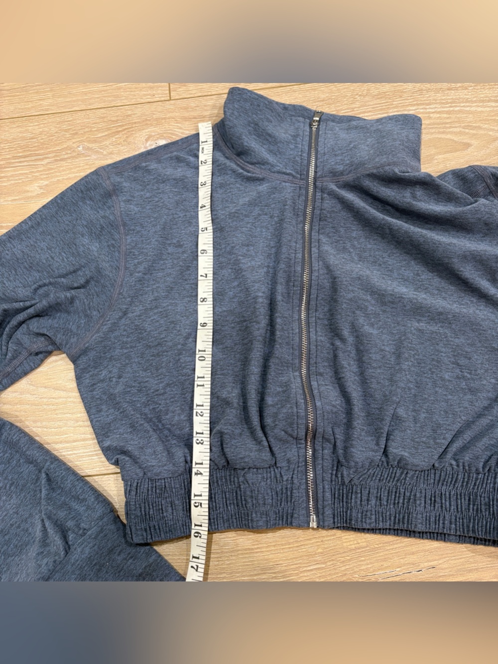 Bombshell Sportswear Cloud Cropped Full Zip Jacket Size M - Picture 9 of 9